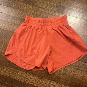 Lululemon size 6 track that shorts